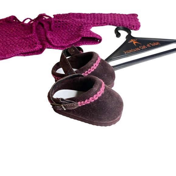 VTG American Girl Today FLOWER POWER Outfit Sweater Clogs Jeans Top Hanger Box - Picture 8 of 11